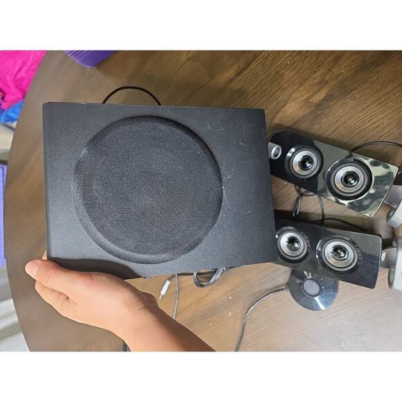 Cyber Acoustics 2.1 Subwoofer Speaker System with 30Watts of Power - Picture 15 of 16